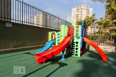 Apartamento à venda com 260m², 4 quartos e 4 vagas Apartamento à venda com 260m², 4 quartos e 4 vagasÁrea Comum - Playground