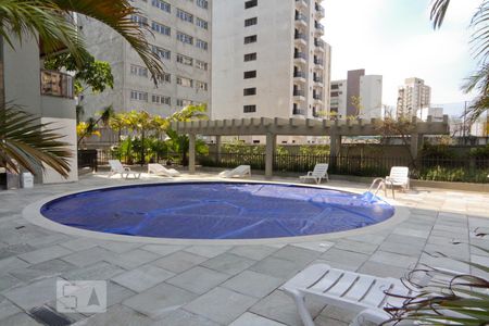 Apartamento à venda com 260m², 4 quartos e 4 vagas Apartamento à venda com 260m², 4 quartos e 4 vagasÁrea comum - Piscina