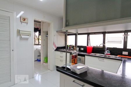 Apartamento à venda com 260m², 4 quartos e 4 vagas Apartamento à venda com 260m², 4 quartos e 4 vagasCozinha