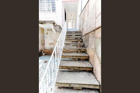 Casa para alugar com 200m², 3 quartos e 3 vagasEscadas Entrada