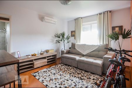 Sala de apartamento à venda com 1 quarto, 60m² em Medianeira, Porto Alegre