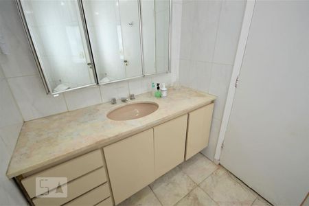 Apartamento à venda com 190m², 3 quartos e 1 vaga Apartamento à venda com 190m², 3 quartos e 1 vagaQuarto 1 - Banheiro
