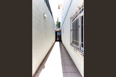 Casa à venda com 227m², 3 quartos e 2 vagas Casa à venda com 227m², 3 quartos e 2 vagasCorredor Lateral