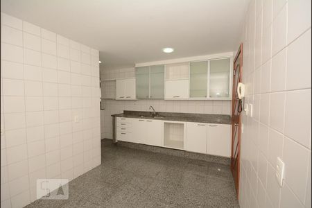 Apartamento à venda com 166m², 4 quartos e 2 vagasCozinha