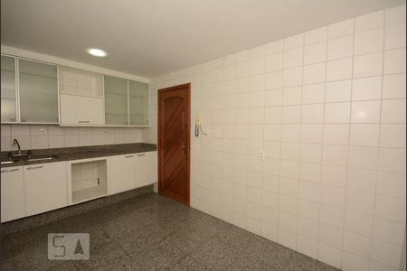 Apartamento à venda com 166m², 4 quartos e 2 vagasCozinha