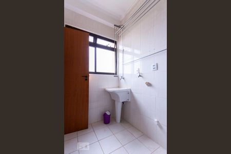 area de serviço de apartamento para alugar com 2 quartos, 68m² em Mansões Santo Antônio, Campinas