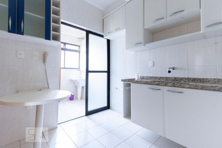 cozinha de apartamento para alugar com 2 quartos, 68m² em Mansões Santo Antônio, Campinas
