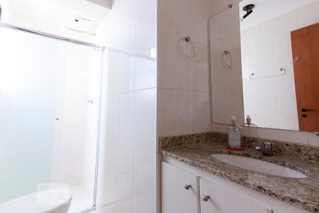 banheiro de apartamento para alugar com 2 quartos, 68m² em Mansões Santo Antônio, Campinas