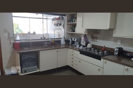 Casa à venda com 305m², 3 quartos e 4 vagasCozinha