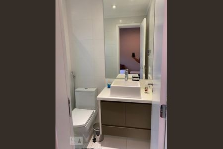 banheiro de apartamento para alugar com 2 quartos, 104m² em Parque Reboucas, São Paulo