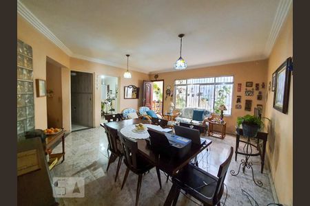 Casa à venda com 167m², 4 quartos e 3 vagasSala