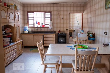 Casa à venda com 225m², 3 quartos e 3 vagasCozinha