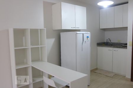 Cozinha de apartamento para alugar com 1 quarto, 27m² em Setor Sudoeste, Brasília