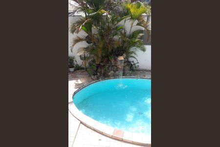 Casa à venda com 450m², 4 quartos e 4 vagas Casa à venda com 450m², 4 quartos e 4 vagaspiscina