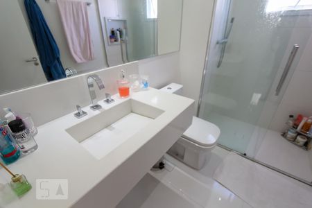 Apartamento à venda com 110m², 3 quartos e 2 vagasBanheiro da suíte