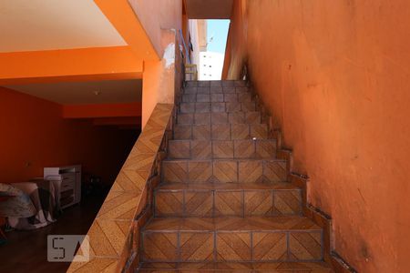 Casa à venda com 155m², 3 quartos e 2 vagasEscadas