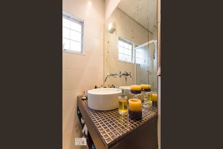 Casa à venda com 160m², 3 quartos e 2 vagas Casa à venda com 160m², 3 quartos e 2 vagasBanheiro Suíte 2