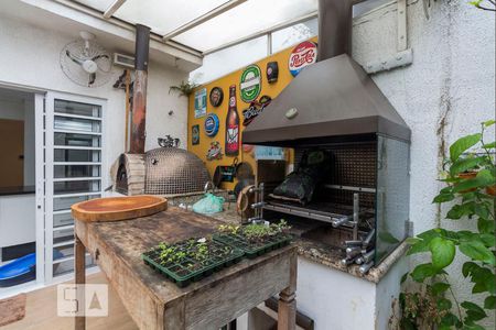 Casa à venda com 160m², 3 quartos e 2 vagas Casa à venda com 160m², 3 quartos e 2 vagasChurrasqueira