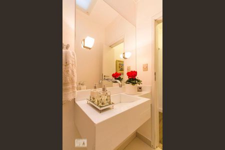 Casa à venda com 160m², 3 quartos e 2 vagas Casa à venda com 160m², 3 quartos e 2 vagasLavabo