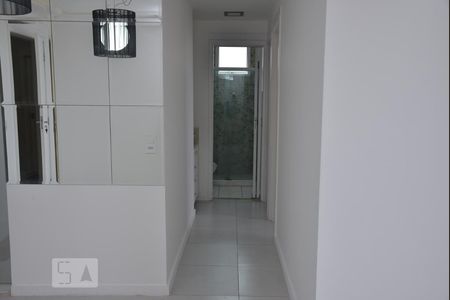 Corredor de apartamento para alugar com 2 quartos, 53m² em Taquara, Rio de Janeiro