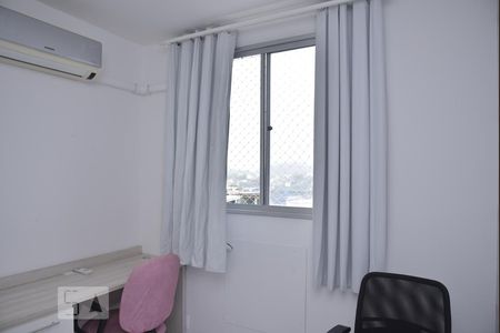 Quarto 1 de apartamento para alugar com 2 quartos, 53m² em Taquara, Rio de Janeiro