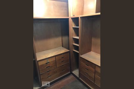 Casa para alugar com 240m², 3 quartos e 2 vagasCloset