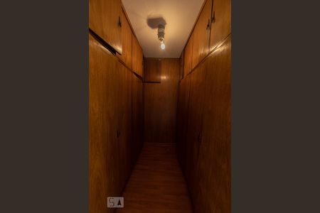 Casa à venda com 250m², 3 quartos e 2 vagasCloset Quarto 2