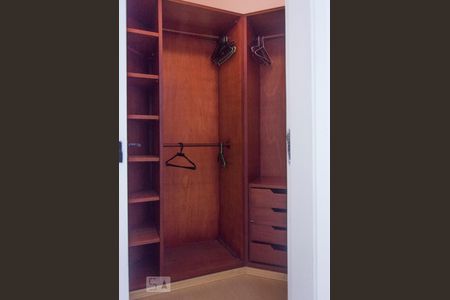 Apartamento para alugar com 43m², 1 quarto e sem vaga Apartamento para alugar com 43m², 1 quarto e sem vagaCloset