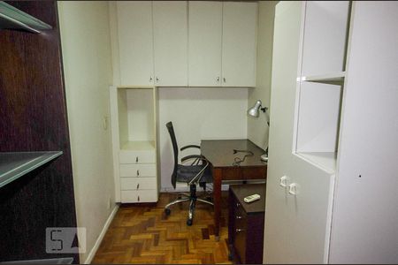 Apartamento à venda com 289m², 3 quartos e 1 vaga Apartamento à venda com 289m², 3 quartos e 1 vagaEscritório