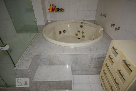 Apartamento à venda com 289m², 3 quartos e 1 vaga Apartamento à venda com 289m², 3 quartos e 1 vagaBanheiro da Suíte