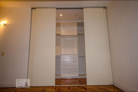 Apartamento à venda com 289m², 3 quartos e 1 vaga Apartamento à venda com 289m², 3 quartos e 1 vagaCloset