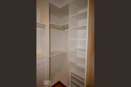 Apartamento à venda com 289m², 3 quartos e 1 vaga Apartamento à venda com 289m², 3 quartos e 1 vagaCloset