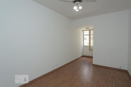 Apartamento para alugar com 68m², 2 quartos e 1 vagaSala