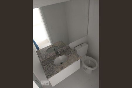 Banheiro de apartamento para alugar com 1 quarto, 36m² em Taquara, Rio de Janeiro