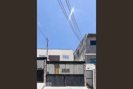 Fachada de casa para alugar com 2 quartos, 100m² em Vila Invernada, São Paulo