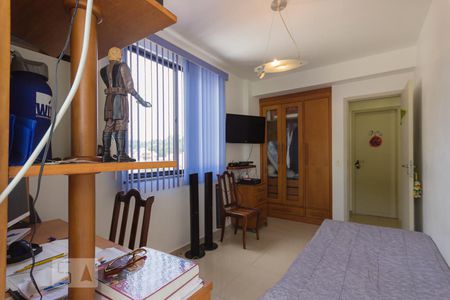 Apartamento à venda com 156m², 4 quartos e 2 vagasQuarto 2 (1º andar)