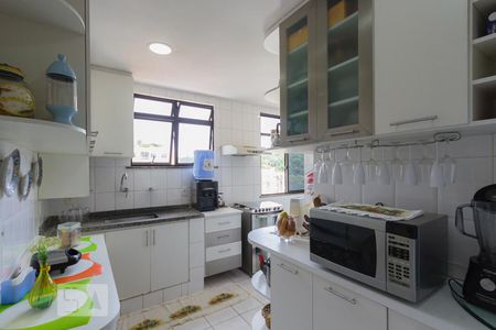 Apartamento à venda com 156m², 4 quartos e 2 vagasCozinha e Área de Serviço (1º andar)