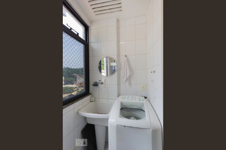 Apartamento à venda com 156m², 4 quartos e 2 vagasCozinha e Área de Serviço (1º andar)