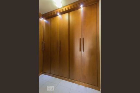 Apartamento à venda com 156m², 4 quartos e 2 vagasCloset Quarto 3 (2º andar)