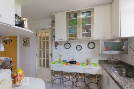 Apartamento à venda com 156m², 4 quartos e 2 vagasCozinha e Área de Serviço (1º andar)