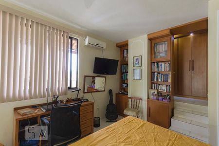 Apartamento à venda com 156m², 4 quartos e 2 vagasQuarto 3 (2º andar)