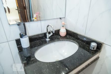 Casa à venda com 125m², 2 quartos e 2 vagasDetalhe banheiro