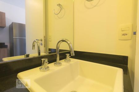 Banheiro de apartamento para alugar com 1 quarto, 30m² em Vila Cordeiro, São Paulo