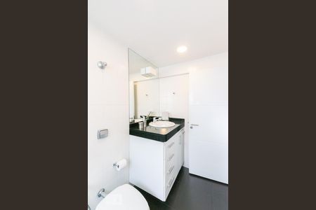 Apartamento à venda com 95m², 2 quartos e 2 vagas Apartamento à venda com 95m², 2 quartos e 2 vagasBanheiro do Quarto 1