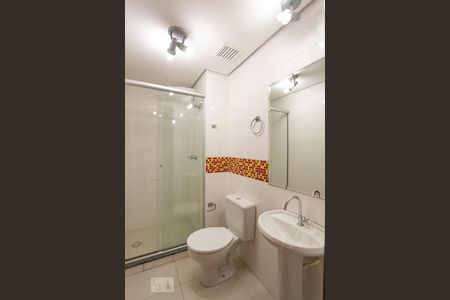 Banheiro de apartamento à venda com 3 quartos, 74m² em Partenon, Porto Alegre