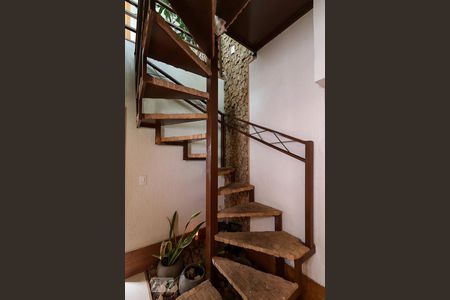 Apartamento à venda com 420m², 5 quartos e 3 vagasEscada