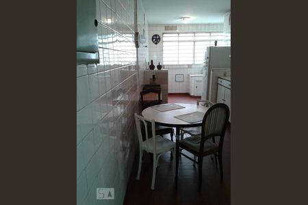 Casa à venda com 176m², 4 quartos e 2 vagas Casa à venda com 176m², 4 quartos e 2 vagasCozinha