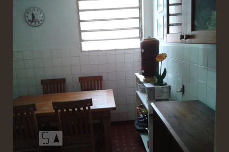 Casa à venda com 176m², 4 quartos e 2 vagas Casa à venda com 176m², 4 quartos e 2 vagasCozinha