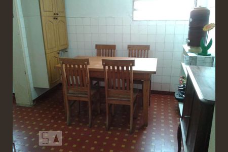 Casa à venda com 176m², 4 quartos e 2 vagas Casa à venda com 176m², 4 quartos e 2 vagasCozinha