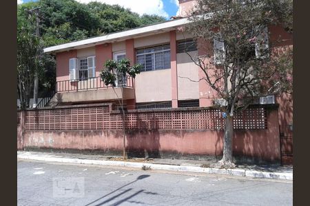 Casa à venda com 176m², 4 quartos e 2 vagas Casa à venda com 176m², 4 quartos e 2 vagasFachada